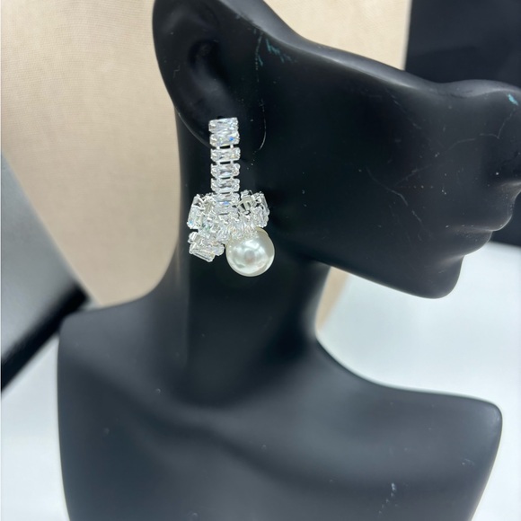 Elegant Silver Crystal Hoop Earrings with Pearl Drop - Picture 2 of 5